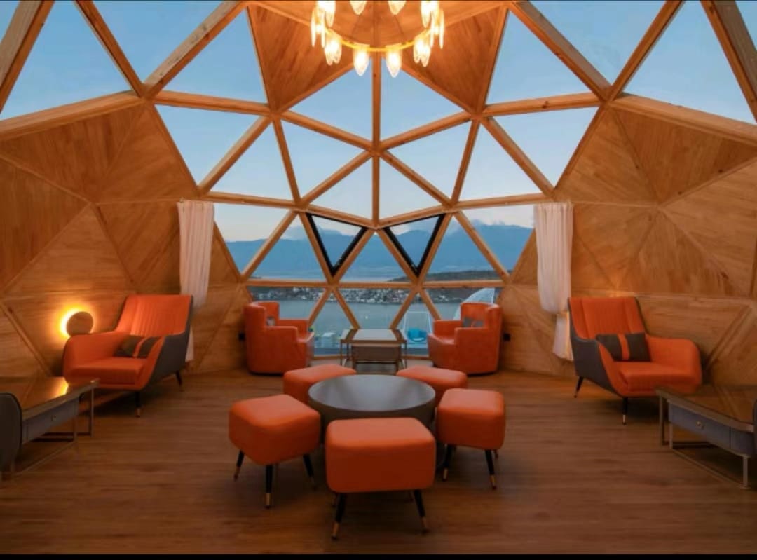 Lifestyle with a space-saving Single Deck Capsule.