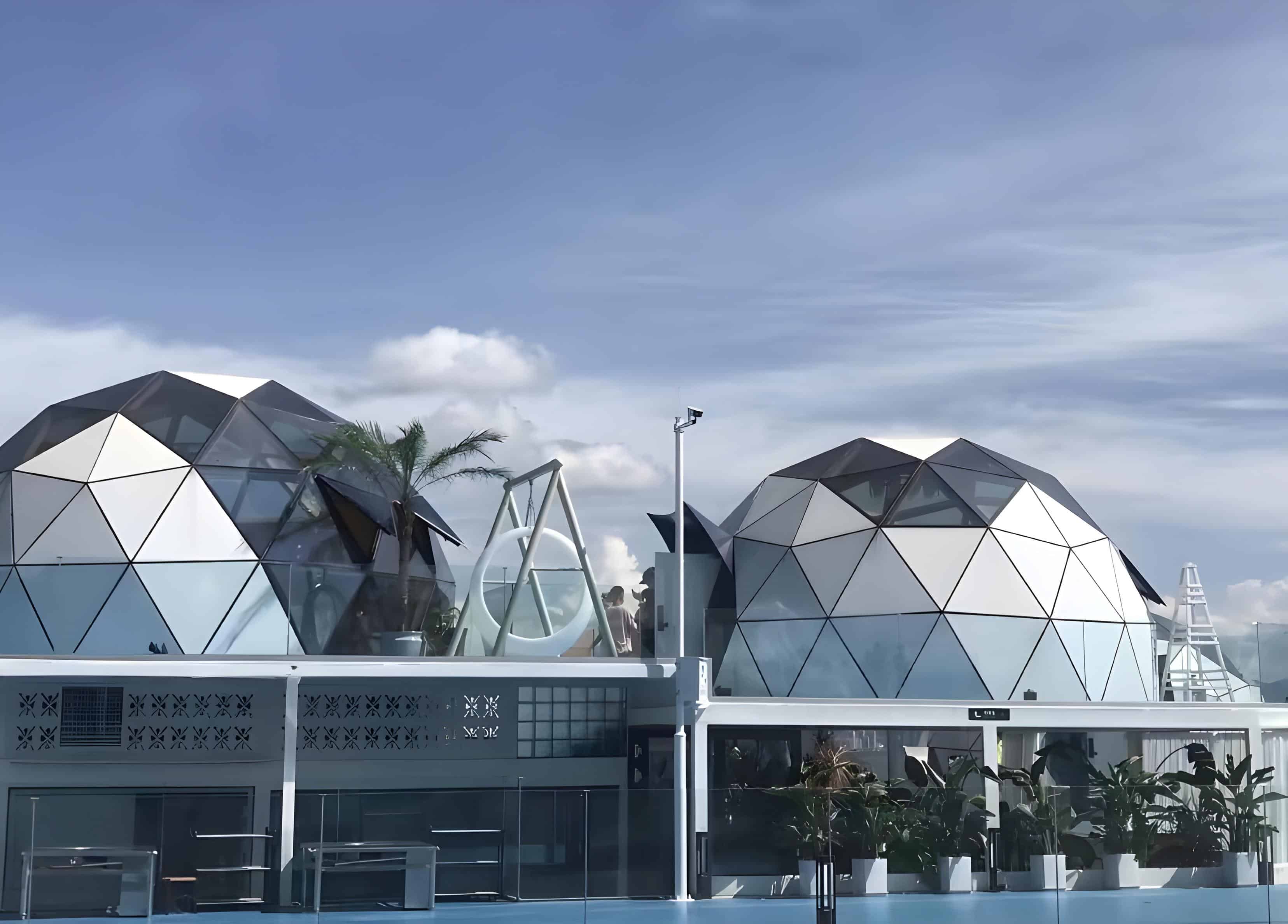 Single Deck Capsules shows modern aesthetics.